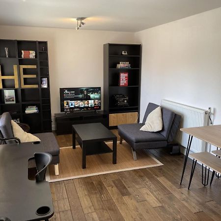 Beautiful Apartment Right Off Of Broadway Market London Exterior photo