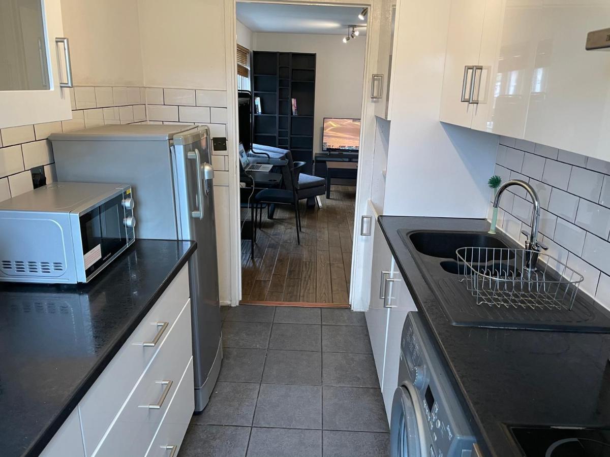 Beautiful Apartment Right Off Of Broadway Market London Exterior photo